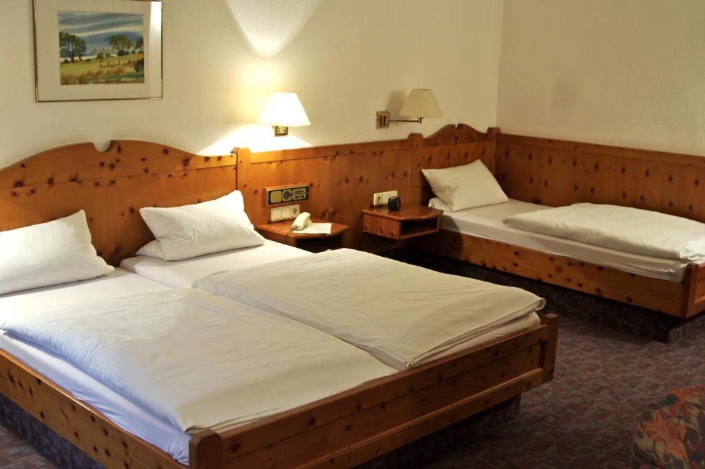 Gasthof Zum Kauzen Ochsenfurt Room photo