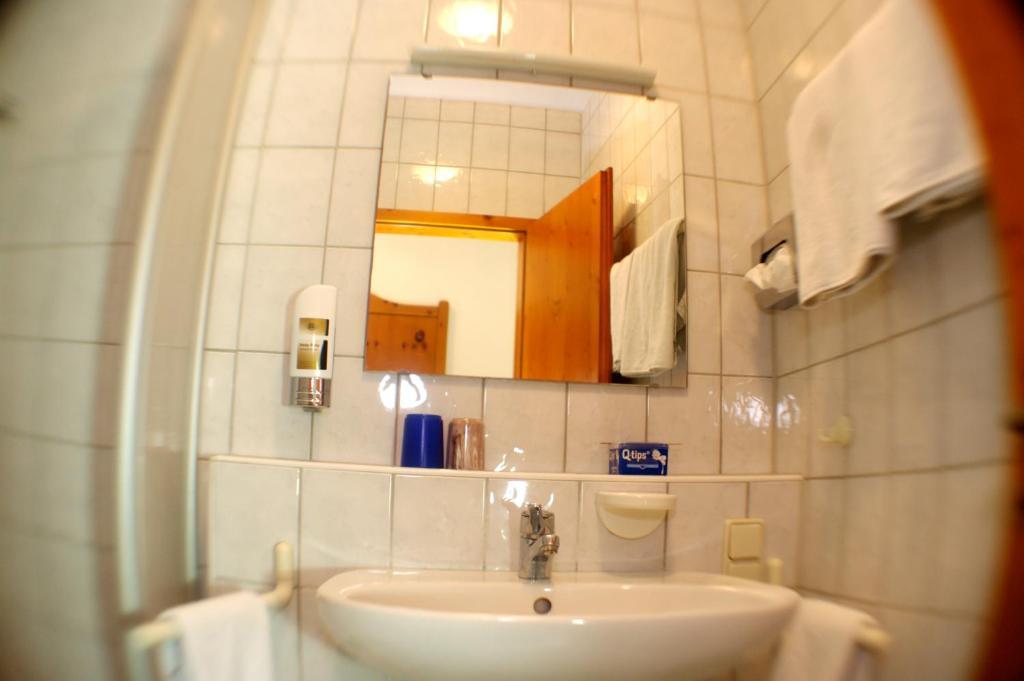 Gasthof Zum Kauzen Ochsenfurt Room photo
